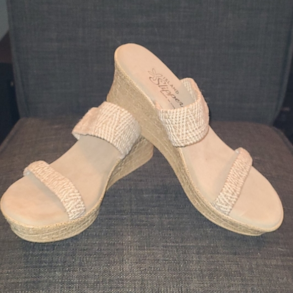 Island Slipper Sandals 🌺 Made in Hawaii - Picture 2 of 5